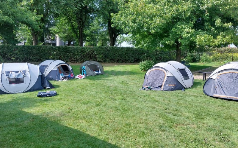 Kinderen kamperen bij Ontmoetingspark Buiten!